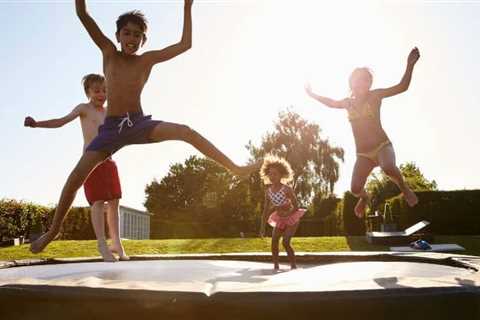 Which size trampoline is right for you? This is a simple guide - trampolinedude.com