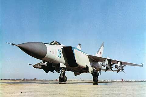 The MiG-25 Terrified the West Until a Defector Exposed Its True Nature