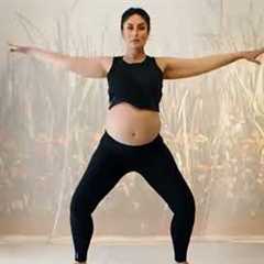 kareena kapoor 5 month pregnant doing yoga.